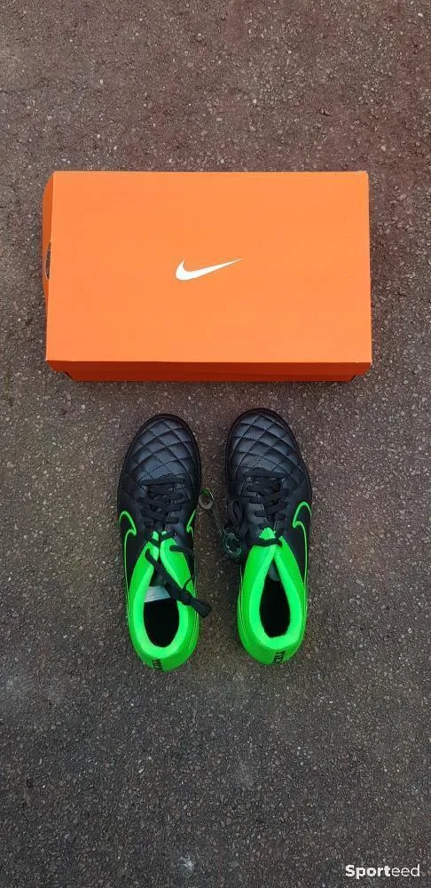 Chaussures de football neuf Ajouté le : 10/04/2022