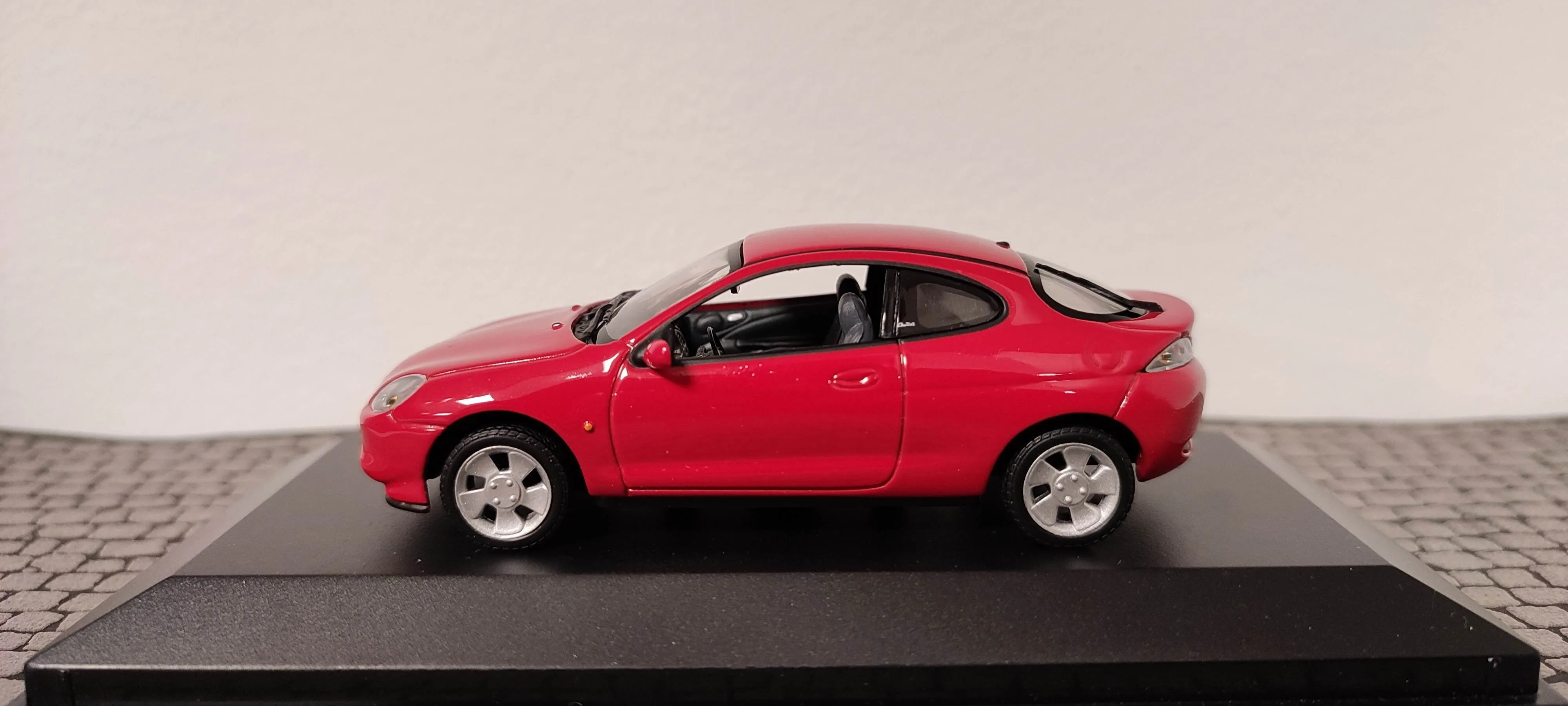 Ford Puma 1997 red - 1/43 Minichamps 